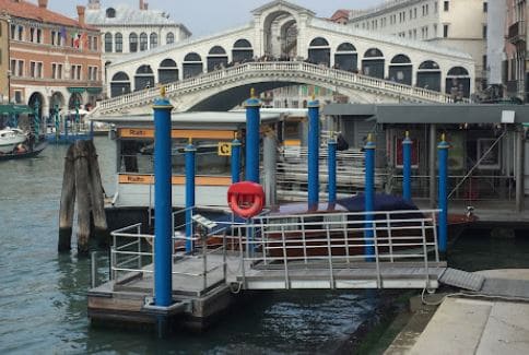 Puente de Rialto en Venecia