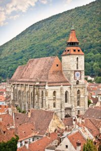 Explorando el casco antiguo de Brașov