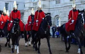 Horario y frecuencia del Cambio de Guardia