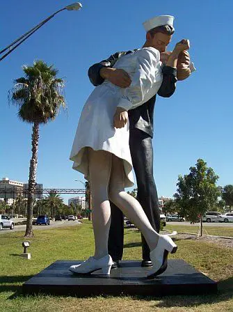 Estatua del beso en Sarasota en Florida